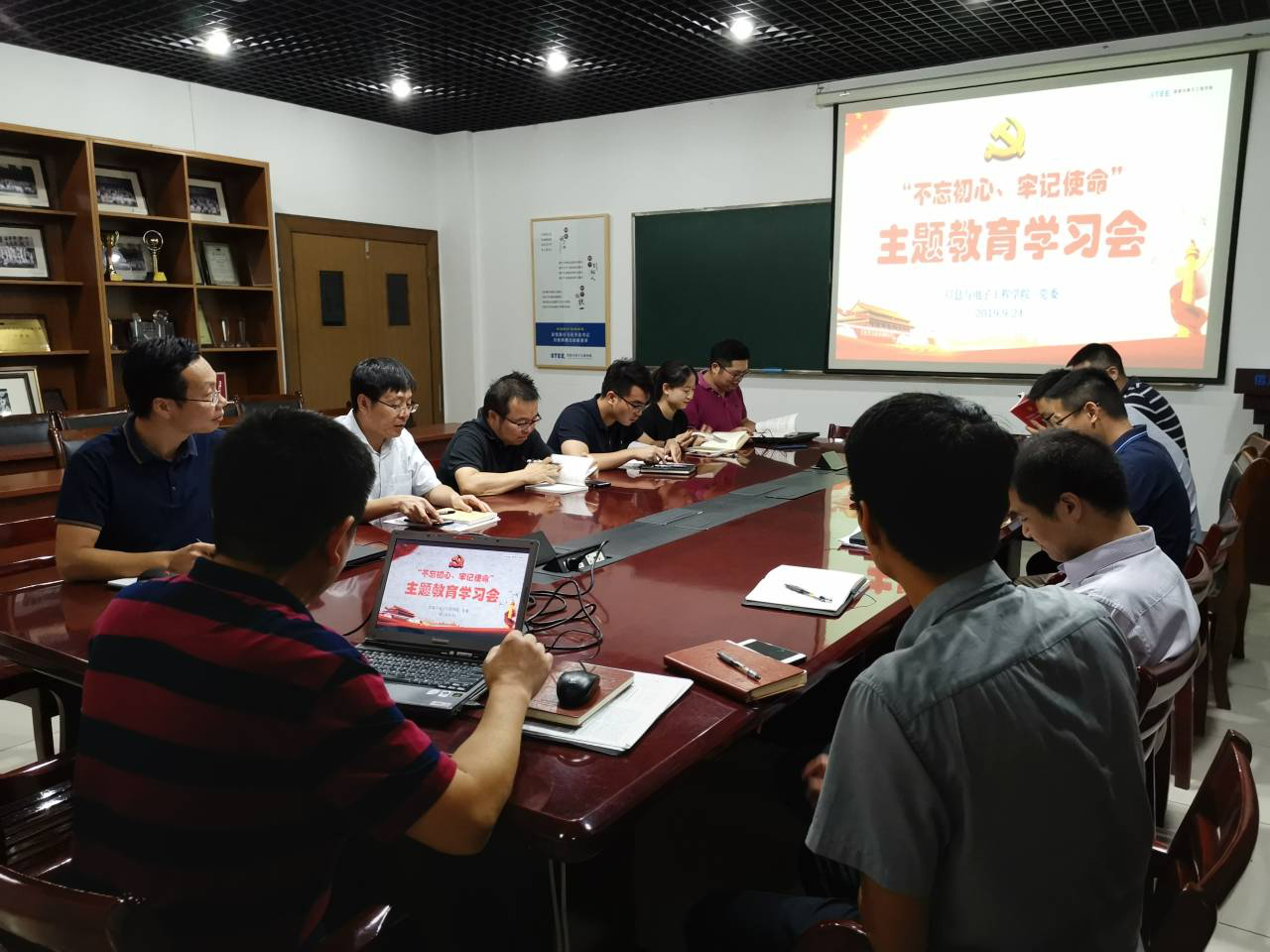 澳门六合彩
开展主题教育第二次集体学习会